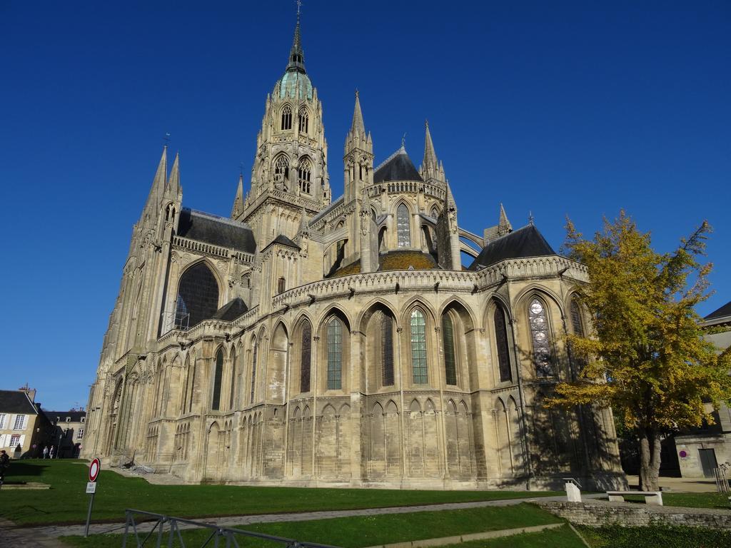 Logis Les Remparts Bed & Breakfast Bayeux Dış mekan fotoğraf