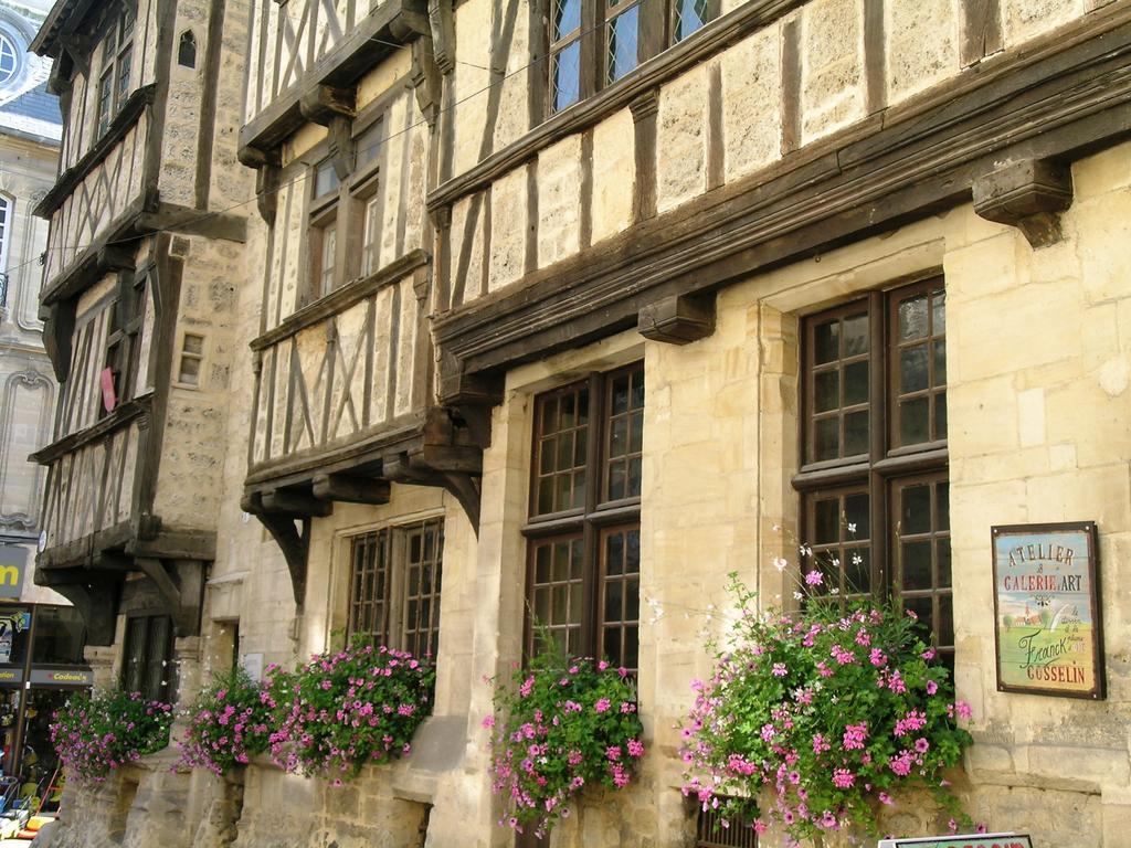 Logis Les Remparts Bed & Breakfast Bayeux Dış mekan fotoğraf